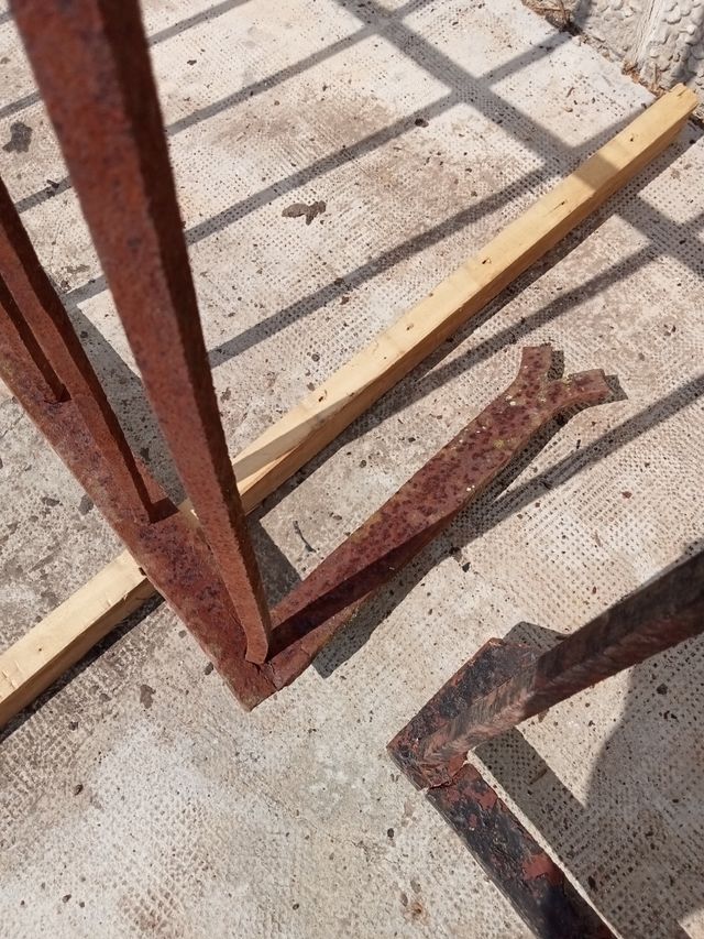 cuatro rejas muy antiguas