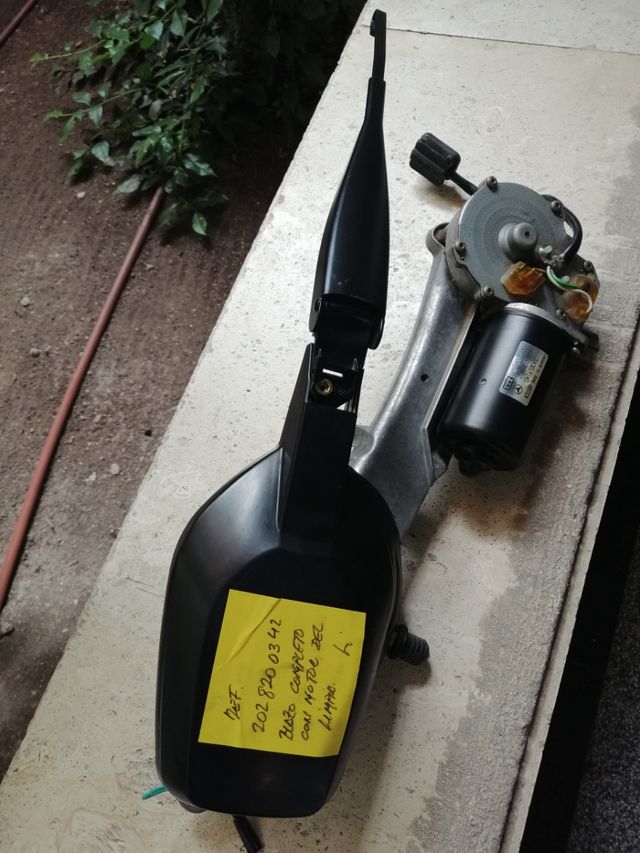 Motor y brazo del limpia Mercedes 202 