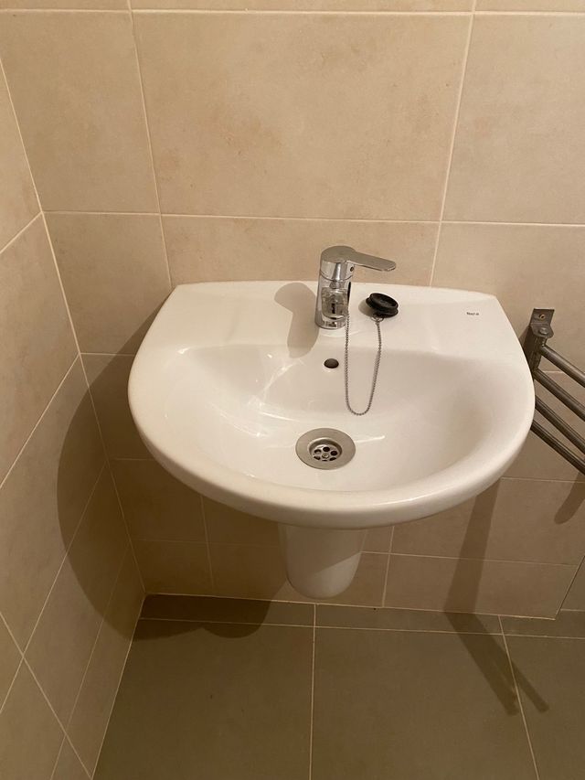 Nuovo lavabo semicolonna Roca