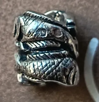 Charm Pandora plata.     Peces