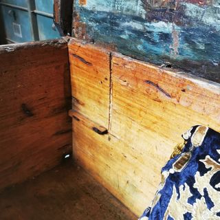 baúl antiguo. pintura.