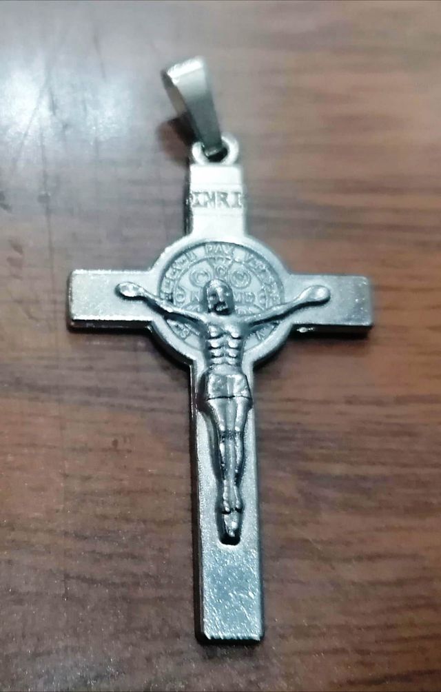 cruz de san benito en plata de ley maciza - 35x20m