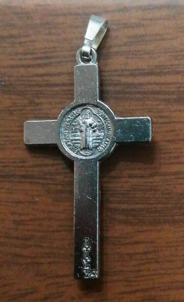 cruz de san benito en plata de ley maciza - 35x20m