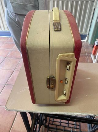 Tocadiscos de maleta antiguo