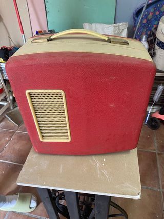 Tocadiscos de maleta antiguo