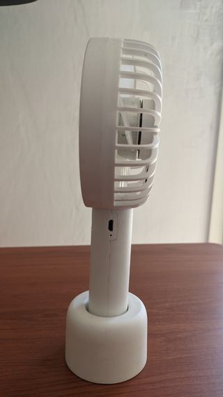 Ventilatore portatile Orico usb con base bianco