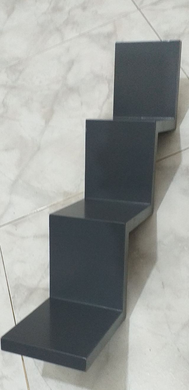 Scaffale e/o scale galleggianti a zig zag