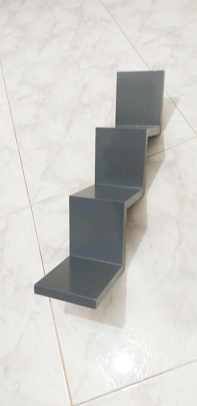 Scaffale e/o scale galleggianti a zig zag