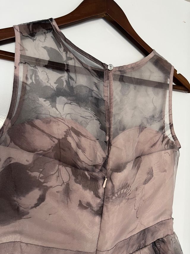 Vestido corto celebración.