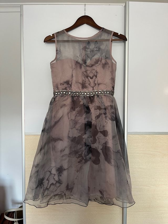 Vestido corto celebración.