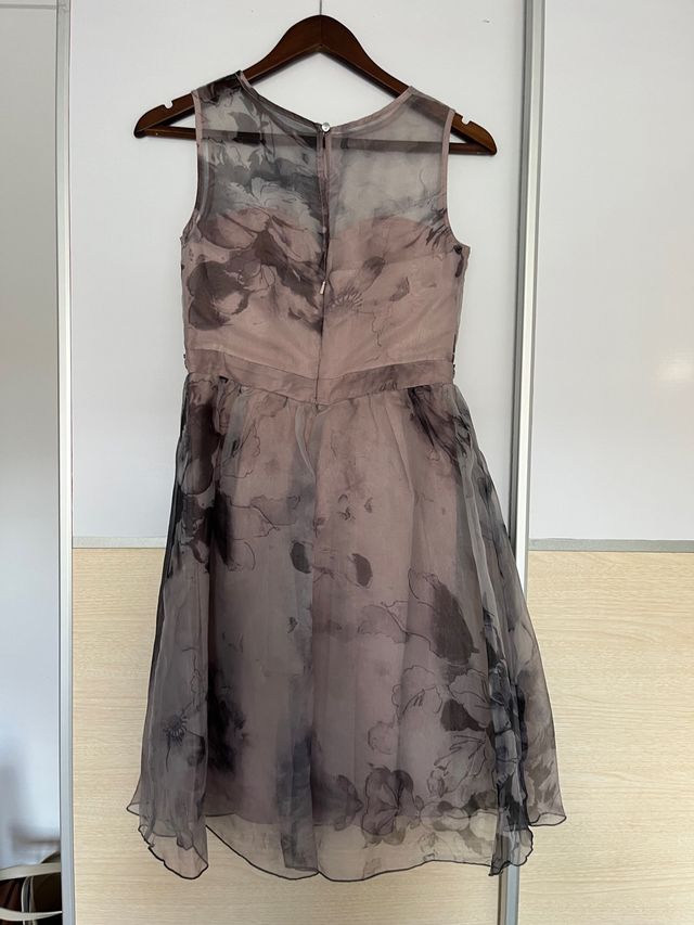 Vestido corto celebración.