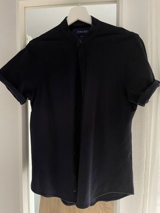 Camiseta con botones Slim fit. Zara man.