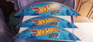 3 carteles de hot wheels