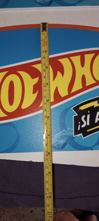 3 carteles de hot wheels