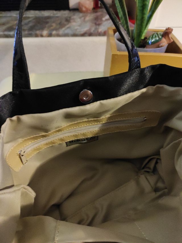 Borsa a mano in raso e vernice