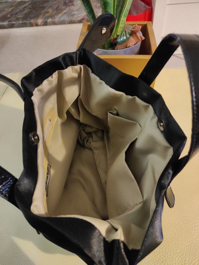 Borsa a mano in raso e vernice