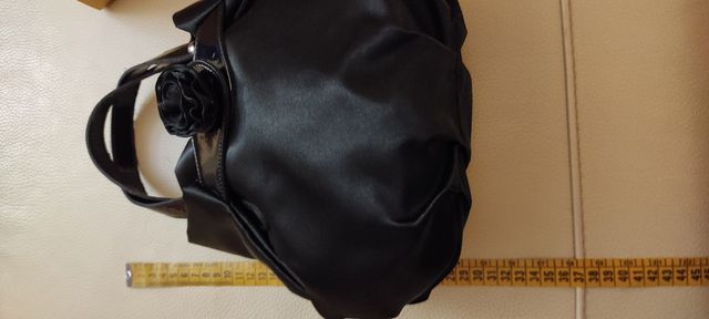 Borsa a mano in raso e vernice