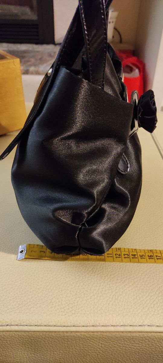 Borsa a mano in raso e vernice