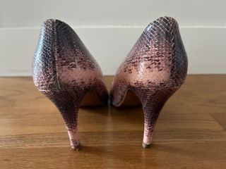 Zapatos salón piel. T37. Uterqüe