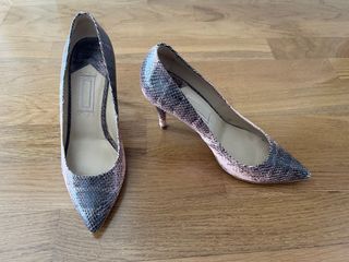 Zapatos salón piel. T37. Uterqüe