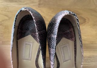 Zapatos salón piel. T37. Uterqüe