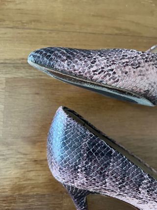 Zapatos salón piel. T37. Uterqüe