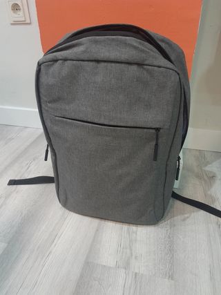 Mochila gris para portátil. 15.6 pulgadas