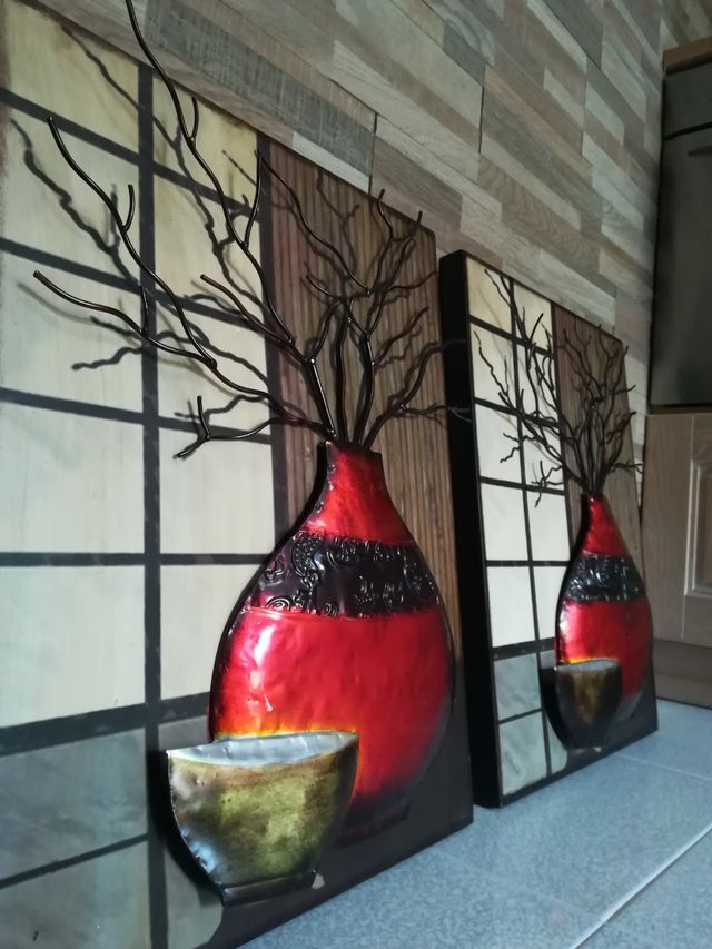 quadri in metallo e legno rami in rilievo vaso