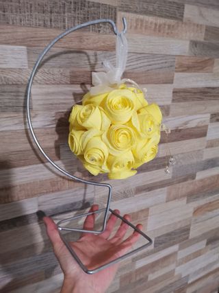 bouquet rose gialle piedistallo fiorì addobbi