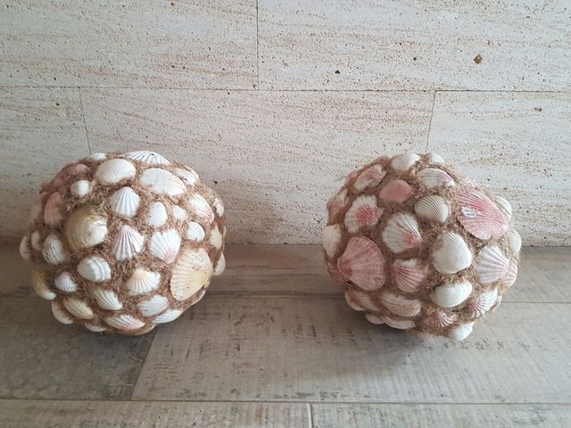 Bolas decoradas con conchas