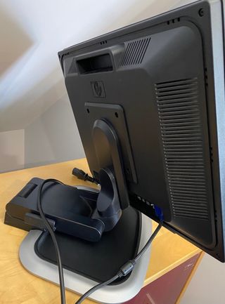 Monitor Hp 19" con peana profesional