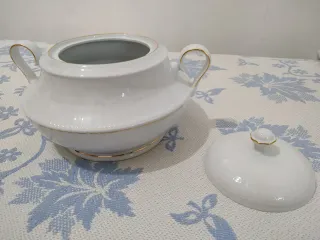 Porcelana blanca ribetes oro KUTAHYA PORSELEN.