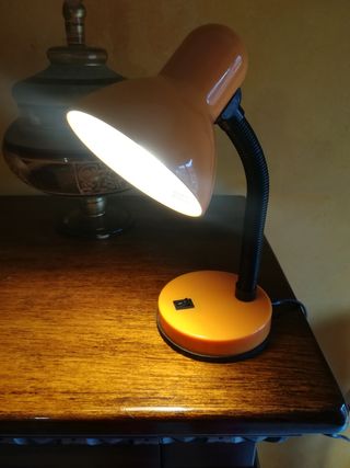 lampada da tavolo snodabile arancione scrivania