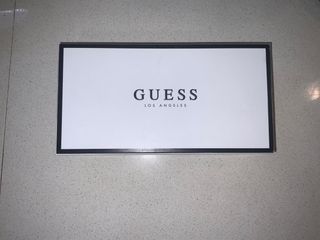 Cartera de Guess