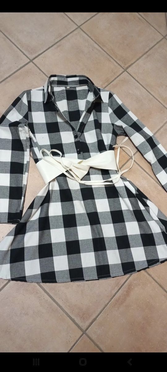 vestitino a quadroni molto carino