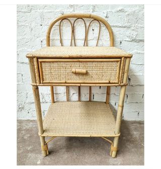 Cabecero y mesilla de mimbre