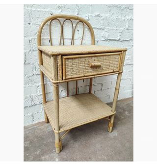 Cabecero y mesilla de mimbre