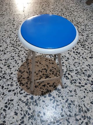 Taburete plegable de base redonda