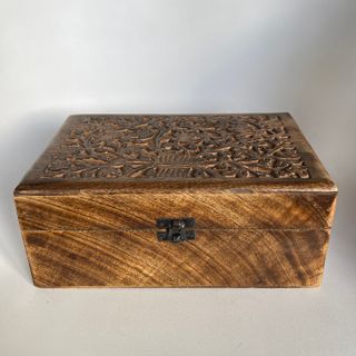 caja madera tallada