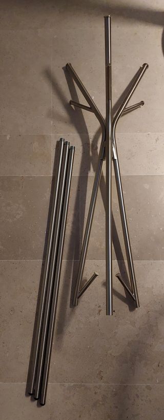 Perchero de pie de acero inoxidable