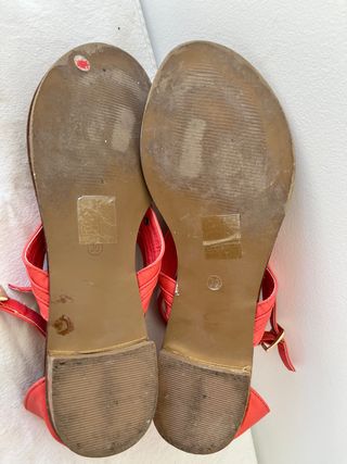 Sandalia plana. Número 39
