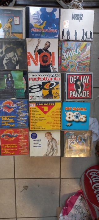 200 CD  di musica mista 1 euro cad