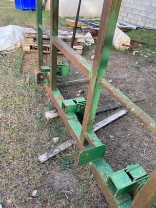 Se vende apilador de pacas.