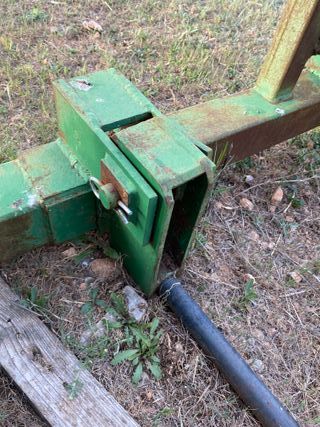 Se vende apilador de pacas.