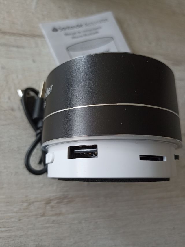 Altavoz portatil inalámbrico con conexión USB