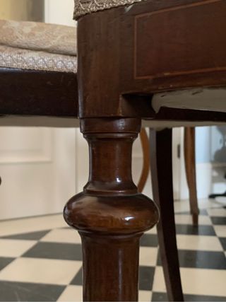 DOS (2) SILLAS DECORATIVAS ANTIGUAS