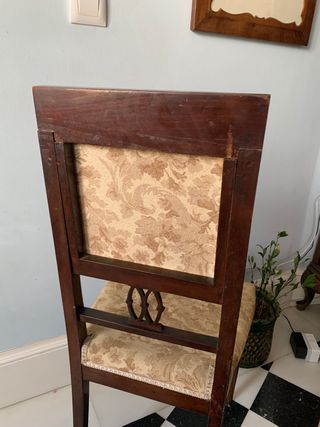 DOS (2) SILLAS DECORATIVAS ANTIGUAS