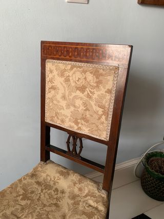 DOS (2) SILLAS DECORATIVAS ANTIGUAS