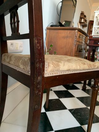 DOS (2) SILLAS DECORATIVAS ANTIGUAS