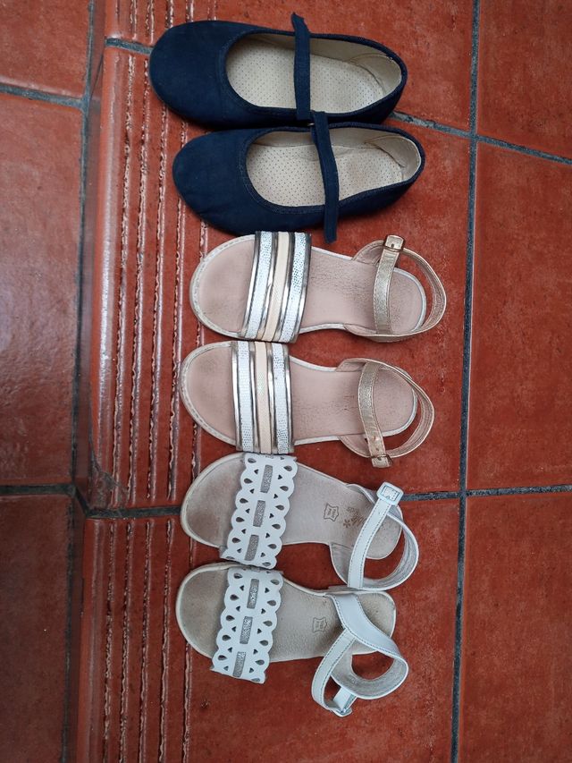 Zapatillas. Sandalias niña talla 30-31